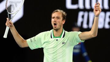 Medvedev, a semifinales tras salvar un 0-2 y punto de partido