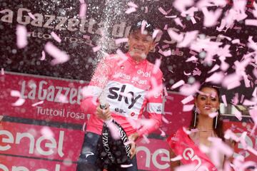Mikel Nieve gana la etapa y Froome sentencia el Giro
