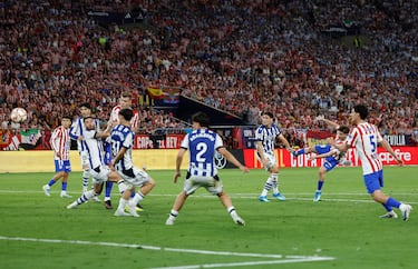 El delantero argentino empata la final de la Copa del Rey con un potente disparo desde la frontal del área, llevando el partido a la prórroga.