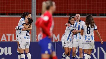 ALCALÁ DE HENARES (MADRID), 06/03/2024.- Las jugadoras de la Real Sociedad celebran el gol de Amaiur Sarriegi (i), primero del equipo vasco, durante el encuentro de semifinales de Copa de la Reina entre Atlético de Madrid y Real Sociedad, este miércoles en el Centro Deportivo Wanda Alcalá de Henares, en Madrid. EFE/Daniel González
