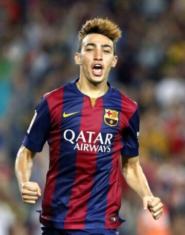 El delantero del Barcelona Munir El Haddadi Mohamed celebra el gol que acaba de marcar, el segundo de su equipo frente al Elche, durante el partido de la primera jornada de la Liga de Primera División que se juega hoy en el Camp Nou
