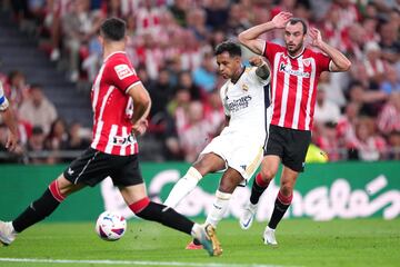 Buena pelea de Carvajal en el área, que permite que Rodrygo lance un zapatazo para marcar el 0-1 del partido.