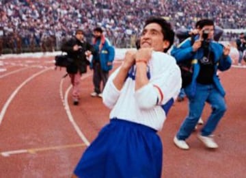 Mario Lepe: Hizo toda su carrera en Universidad Católica. Los 18 años que estuvo en los cruzados fueron argumento suficiente para catalogarlo como ídolo por la fanaticada de los estudiantiles.