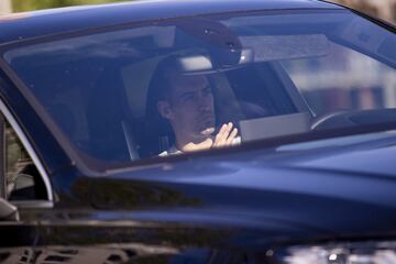 Sergio Busquets llegando a la Ciudad Deportiva del Fútbol Club Barcelona. 


