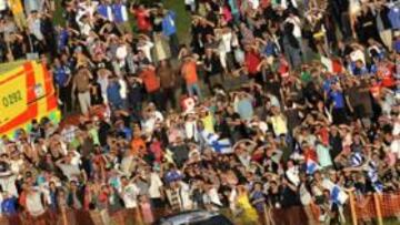 <b>MÁXIMA EXPECTACIÓN. </b>Loeb y su Citroën bajo la atenta mirada de cientos de aficionados en Finlandia.