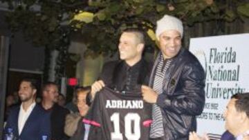 Adriano en su presentación.