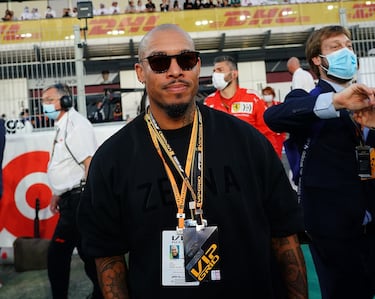 El jugador que más marcó la memoria de los aficionados tras aquella patada a Xabi Alonso se retiró la temporada pasada, tras pasar dos temporadas en la Liga de Qatar. En la temporada del Mundial jugaba en el Manchester City, después pasó por las filas del AC Milan y en 2017 se marchó a la MLS para jugar en Los Ángeles durante un año. Después, jugó una temporada en el Galatasary y otra en la Bundesliga antes de llegar a Los Ángeles.