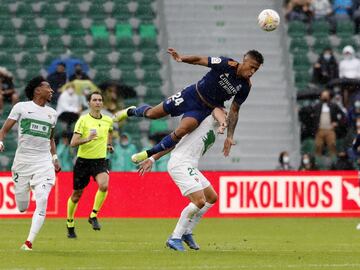 El jugador del Real Madrid ha sufrido una aparatosa caída durante el partido de liga ante el Elche, que le ha supuesto una rotura en la nariz que le hará pasar por el quirófano.