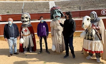 Los cabezudos, parte vital en la celebración del 'Monte de las Ánimas'.