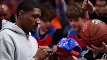 WASHINGTON, DC - APRIL 09: Bradley Beal #3 of the Washington Wizards signs autographs for fans after the game against the Houston Rockets at Capital One Arena on April 9, 2023 in Washington, DC. NOTE TO USER: User expressly acknowledges and agrees that, by downloading and or using this photograph, User is consenting to the terms and conditions of the Getty Images License Agreement.   Scott Taetsch/Getty Images/AFP (Photo by Scott Taetsch / GETTY IMAGES NORTH AMERICA / Getty Images via AFP)