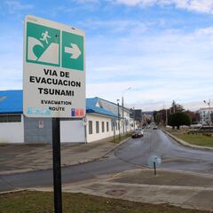 Gobierno amplía estado de alerta y anuncia suspensión de clases por amenaza de tsunami en Chile: estas son las regiones afectadas