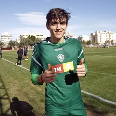 El Elche acepta 5 millones por Villar y el Valencia se lo piensa