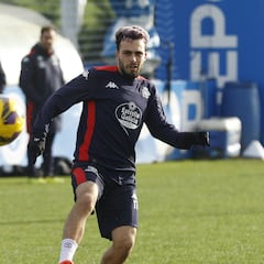 Mella trabaja sobre el césped y aclara el once para Málaga