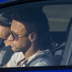 Neymar aterriza en París y va directo a la ciudad deportiva