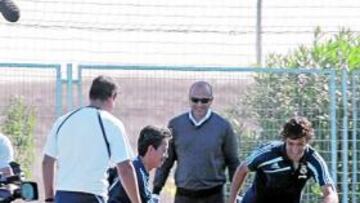 <b>EXPECTACIÓN. </b>El capitán disfrutó jugando con los premiados