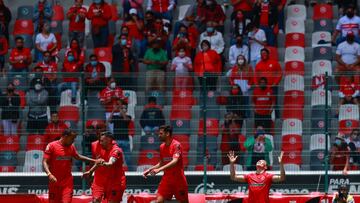 Retiran a tres aficionados en el estadio Nemesio Díez por grito homofóbico