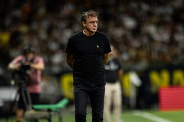 Es el técnico de Iván Román en Brasil y así habla de él por primera vez: “Nadie lo contrató para...”