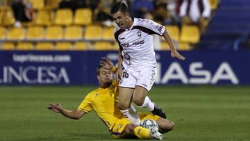 Fuster sufre una dura entrada ante el Alcorcón.