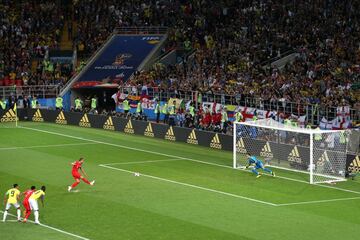 0-1. Harry Kane marcó de penalti el primer gol.