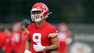 (FILES) Running back Louis Rees-Zammit #9 of the Kansas City Chiefs participates in OTA Offseason workouts at The University of Kansas Health System Training Complex in Kansas City, Missouri on May 22, 2024. Wales rugby international Louis Rees-Zammit has on August 28, 2024, been omitted from Kansas City Chiefs' 53-man playing squad for the coming NFL season but his hopes of playing are not yet over. The 23-year-old, who has won 42 caps on the wing for Wales, has been training with the two-time Super Bowl winners for the last couple of months since taking part in a 10-week training camp as part of the NFL's International Player Pathway (IPP). (Photo by JAMIE SQUIRE / GETTY IMAGES NORTH AMERICA / AFP)