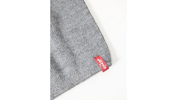 La bufanda Levi's para hombre est disponible en color gris y est disponible en Amazon.