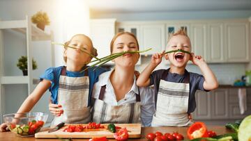 ¿Será puente y festivo el Día de las Madres y Día del Maestro en México este año?