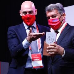 La RFEF premia en su Asamblea al Barça tras ganar el triplete