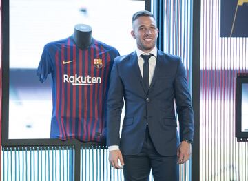 Presentación de Arthur como nuevo jugador del Fútbol Club Barcelona.

