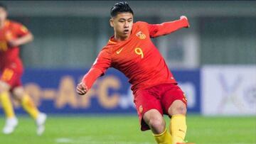 West Brom sign Chinese striker Zhang Yuning then loan him out