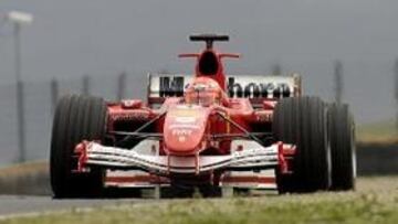 <B>MAL COMIENZO.</B> Schumacher no ha empezado bien el Mundial. Se retiró en Australia y acabó séptimo en Malasia.