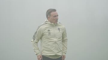 El entrenador portugués Carlos Carvalhal, durante un entrenamiento del Celta.