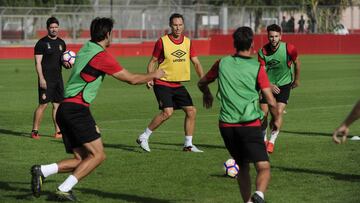 24/10/16 STEVE NASH ENTRENANDO CON EL RCD MALLORCA
ex jugador de baloncesto de la NBA y accionista del club