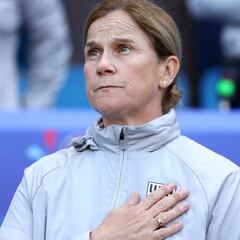 Jill Ellis se mide a su país de origen donde no pudo jugar