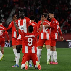El Almería se sube al tren del ascenso directo
