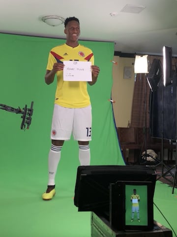 La Selección Colombia, ya en Kazán, asistió a la sesión de fotos oficial exigida por la organización del Mundial Rusia 2018, en el que debutará el martes 19 de junio ante Japón en Saransk.