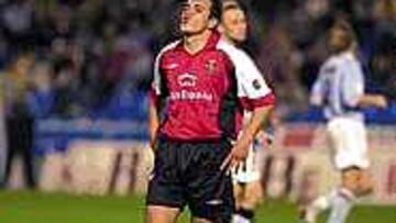 AUSENTE. El delantero mexicano no se entrenó con el equipo y se negó a hacer declaraciones.