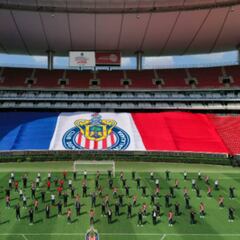 Chivas se toma la foto oficial junto a Tapatío y el Rebaño femenil
