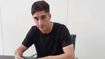 Hijo de mundialista chileno firma su primer contrato profesional en Wanderers