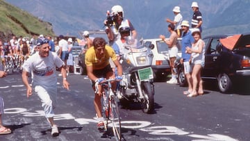 Perico Delgado, en una ascensión del Tour.