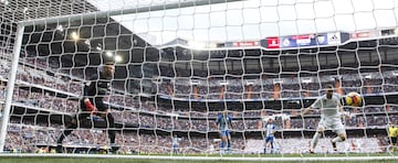 ...and Benzema snaffles up the loose ball to put Real Madrid 1-0 up.
