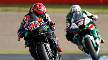 Motegi (Japan), 06/10/2024.- Monster Energy Yamaha rider Fabio Quartararo (L) of France and LCR Honda rider Johann Zarco of France in action during the MotoGP race of the Motorcycling Grand Prix of Japan in Motegi, north of Tokyo, Japan, 06 October 2024. (Motociclismo, Ciclismo, Francia, Japón, Tokio) EFE/EPA/FRANCK ROBICHON