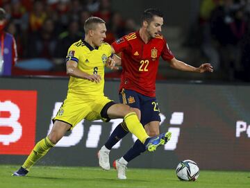 Ludwig Augustinsson y Pablo Sarabia. 