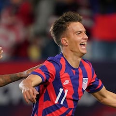 Cole Bassett y Kellyn Acosta dejarán Colorado Rapids por Feyenoord y LAFC