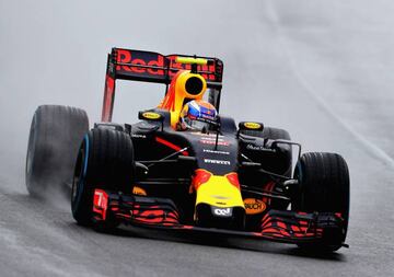 Verstappen, durante su remontada en Brasil.