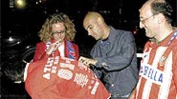 <B>CENARON EN DE MARIA</B>. Los jugadores del Atlético se reunieron ayer por la noche para cenar en el restuarante madrileño y celebrar el ascenso.