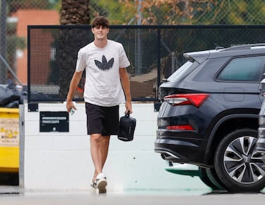 Los de Corberán entrenan en Paterna; los de Paunovic, en el hotel