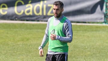 Perea, en un entrenamiento con el Cádiz.