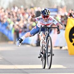 Pidcock cumple con su favoritismo y Orts acaba 13º