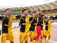 Futbol, Coquimbo Unido vs Colo Colo
Fecha 24, Liga de Primera 2025.
Los jugadores de Coquimbo Unido Bruno Cabrera, Francisco Salinas, Nicolas Johansen, Matias Palavecino y Juan Cornejo celebran la victoria, durante el partido de primera division disputado en el Estadio Sanchez Rumoroso, en Coquimbo, Chile.
19/10/2025
Pepe Alvujar/Photosport
Football, Coquimbo Unido vs Colo Colo
24th turn, Division League 2025.
Coquimbo Unido’s player Bruno Cabrera, Francisco Salinas, Nicolas Johansen, Matias Palavecino and Juan Cornejo , celebrate their victory, during the first division match at the Sanchez Rumoroso Stadium, in Coquimbo, Chile.
19/10/2025
Pepe Alvujar/Photosport