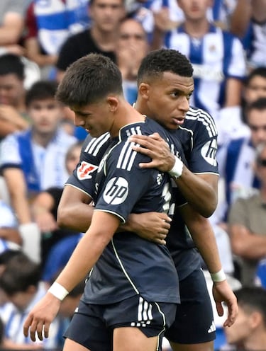 Gil Manzano deja al Madrid con 10 y Mbappé le hace jugar con 12
